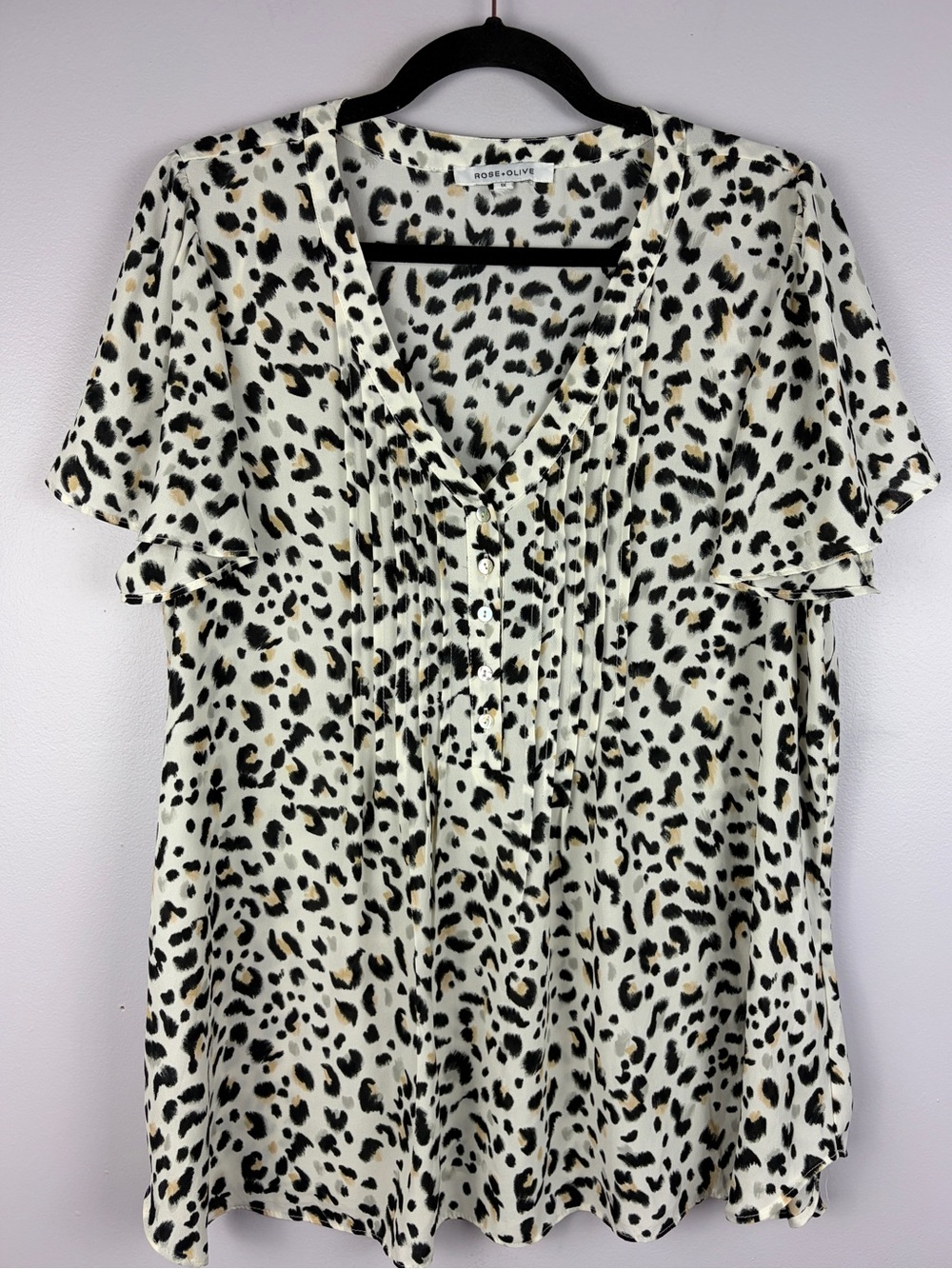Rose + Olive 1X Leopard Print Pintuck Flutter Sleeve Blouse